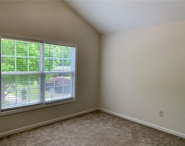 1733 Oakbrook Lane Nw - Photo Thumbnail 11