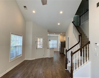 1733 Oakbrook Lane Nw - Photo Thumbnail 7
