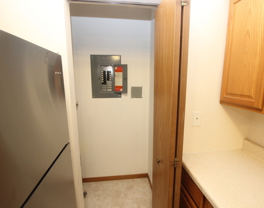 727 Elm Lane - Photo Thumbnail 12