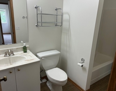727 Elm Lane - Photo Thumbnail 8