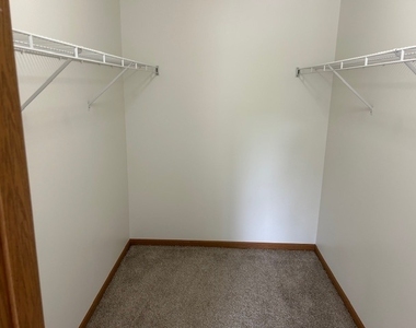 727 Elm Lane - Photo Thumbnail 5