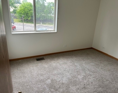 727 Elm Lane - Photo Thumbnail 3