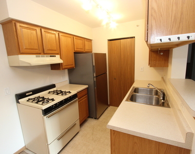 727 Elm Lane - Photo Thumbnail 11