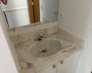 727 Elm Lane - Photo Thumbnail 6