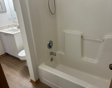727 Elm Lane - Photo Thumbnail 7