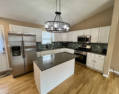 2610 S Elmkirk Park - Photo Thumbnail 2