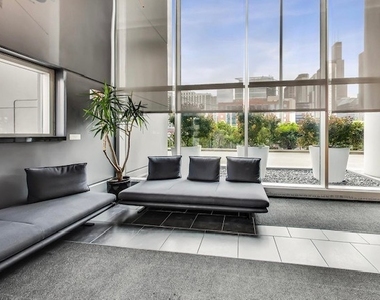737 W Washington Boulevard - Photo Thumbnail 7