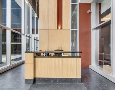 737 W Washington Boulevard - Photo Thumbnail 4