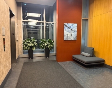 737 W Washington Boulevard - Photo Thumbnail 5