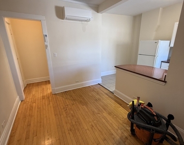 7109 N Clark Street - Photo Thumbnail 5