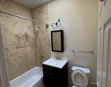 7109 N Clark Street - Photo Thumbnail 4