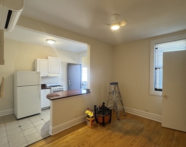 7109 N Clark Street - Photo Thumbnail 3