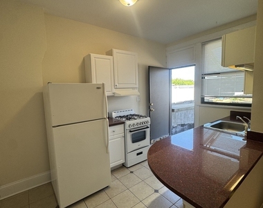 7109 N Clark Street - Photo Thumbnail 2