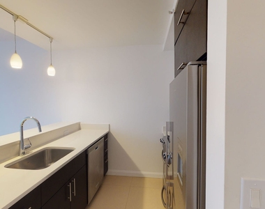 808 Columbus Ave - Photo Thumbnail 2