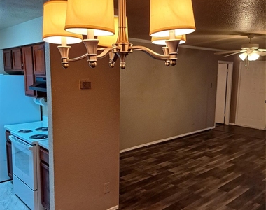 9797 Leawood Boulevard - Photo Thumbnail 5
