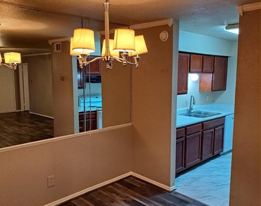 9797 Leawood Boulevard - Photo Thumbnail 4