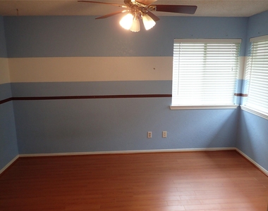 2130 Greencove Lane - Photo Thumbnail 11
