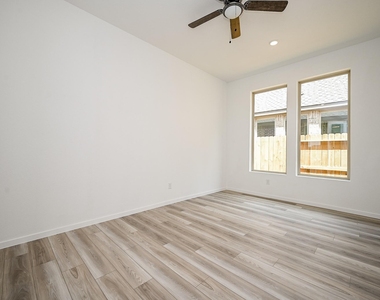 8278 Boundary Waters Drive - Photo Thumbnail 5