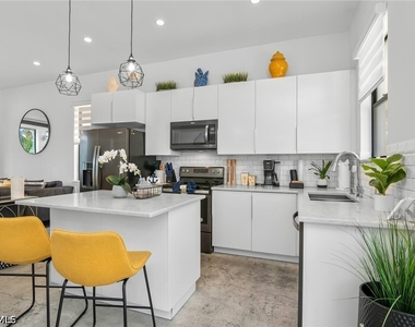 3016 Van Buren Avenue - Photo Thumbnail 3