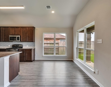 8216 Tourmaline Way - Photo Thumbnail 16