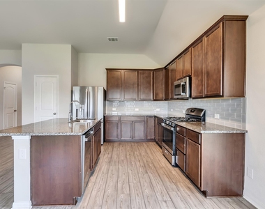 8216 Tourmaline Way - Photo Thumbnail 17