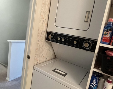 38 Windsor Hill - Photo Thumbnail 16