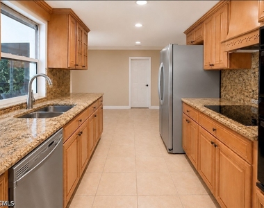 4479 Lakewood Boulevard - Photo Thumbnail 16