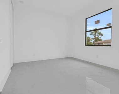 3003 52nd Street W - Photo Thumbnail 17