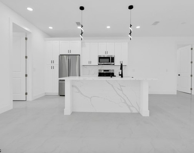 3003 52nd Street W - Photo Thumbnail 10