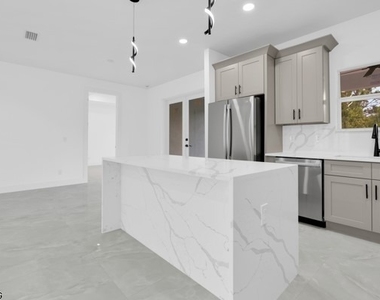 3005 52nd Street W - Photo Thumbnail 17