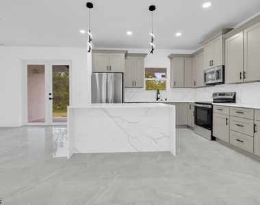 3005 52nd Street W - Photo Thumbnail 1