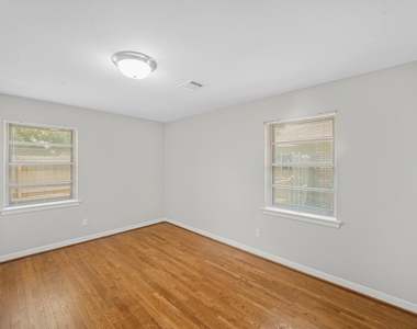 9514 Vilven Lane - Photo Thumbnail 13