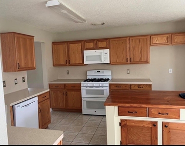 3015 Peerless Pass Court - Photo Thumbnail 7