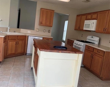3015 Peerless Pass Court - Photo Thumbnail 5