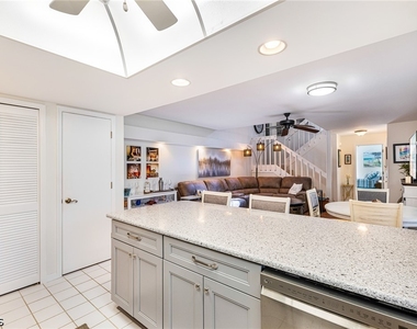 13740 Downing Lane - Photo Thumbnail 4