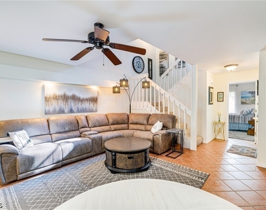 13740 Downing Lane - Photo Thumbnail 5
