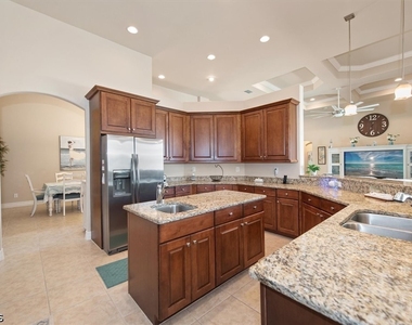 1614 Nw 43rd Avenue - Photo Thumbnail 6