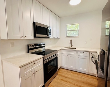 4931 Vincennes Court - Photo Thumbnail 3