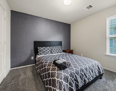 1345 Lariat Ridge Trail - Photo Thumbnail 8