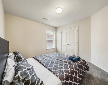 1345 Lariat Ridge Trail - Photo Thumbnail 4