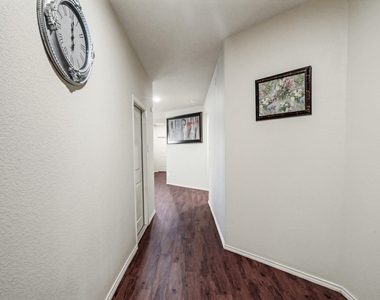 1345 Lariat Ridge Trail - Photo Thumbnail 3