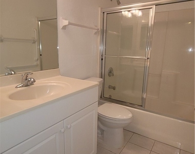 1010 Se 12th Terrace - Photo Thumbnail 13