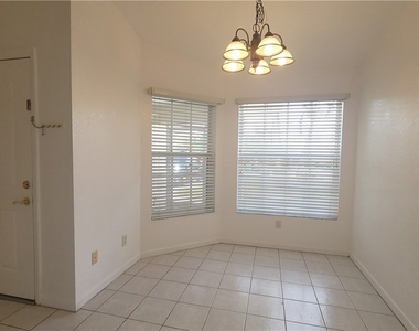 1010 Se 12th Terrace - Photo Thumbnail 4
