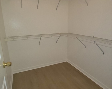 1010 Se 12th Terrace - Photo Thumbnail 6