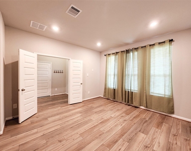10714 Cliffs View Dr Drive - Photo Thumbnail 15