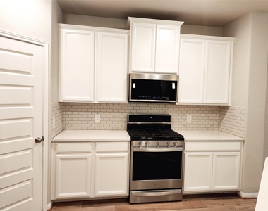 10714 Cliffs View Dr Drive - Photo Thumbnail 4