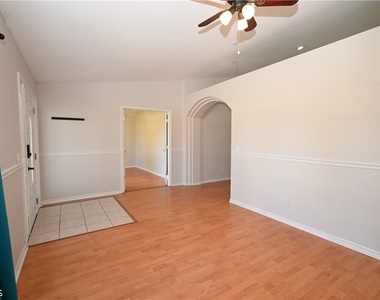 136 Se 19th Lane - Photo Thumbnail 3