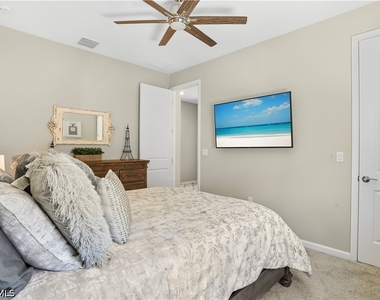 2077 Hamlin Street - Photo Thumbnail 19