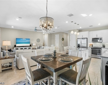 2077 Hamlin Street - Photo Thumbnail 12