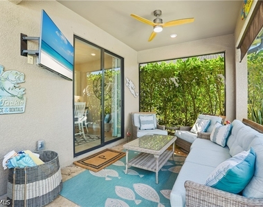 2077 Hamlin Street - Photo Thumbnail 26